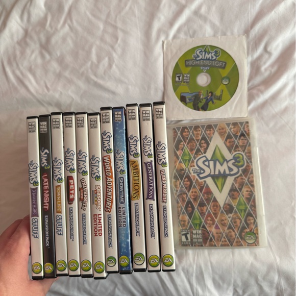 The sims 3 + 12 game add ons - Picture 2 of 6